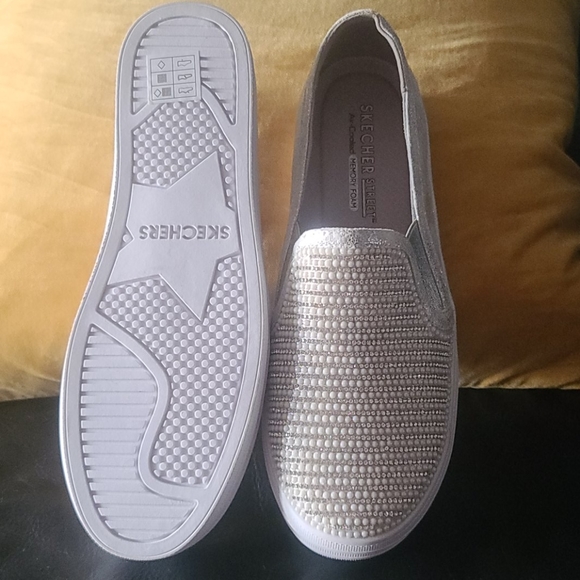 Shoes - Picture 3 of 6